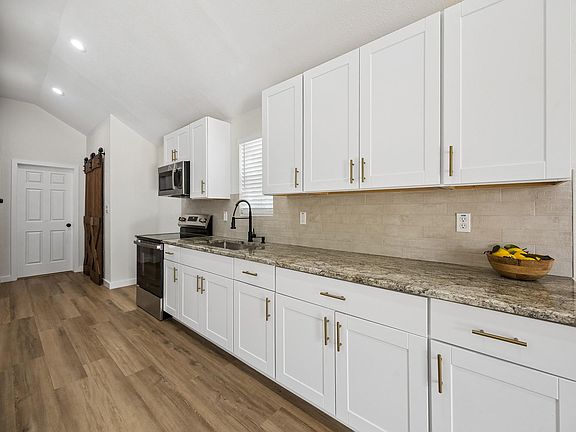 3rd image of 222 Houston Ave