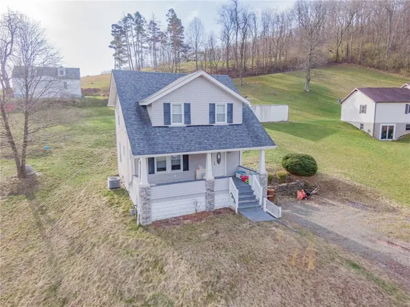 223 Chamberlain St, Leechburg, PA 15656
