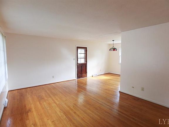 3rd image of 109 Woodway Dr