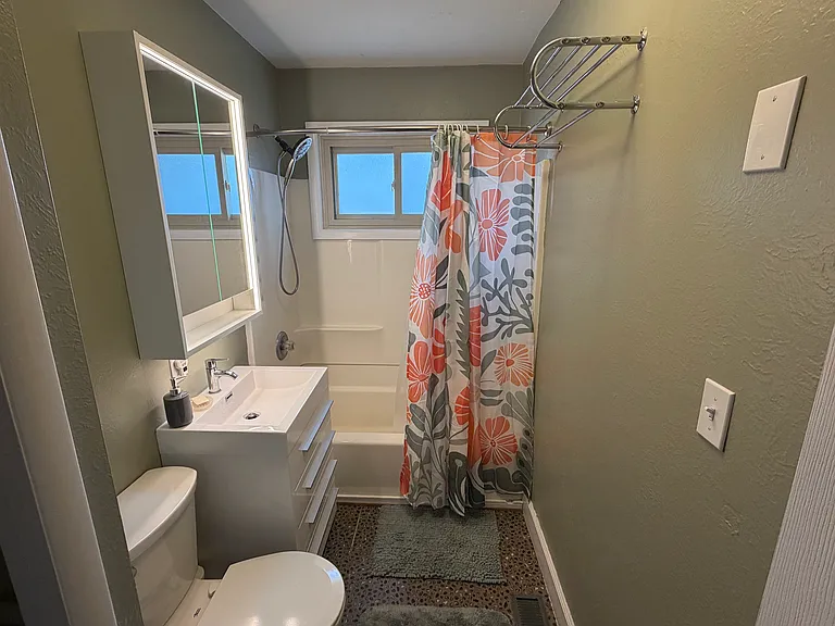 28 Oak St — Photo 14