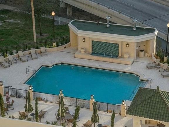 3rd image of 345 Bayshore Blvd APT 606