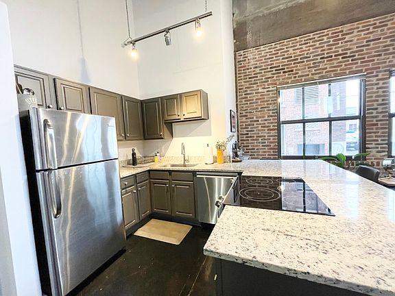 2nd image of 1535 Walnut St APT 204