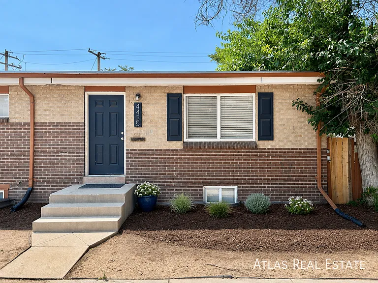 4425 N Elizabeth St — Photo 2