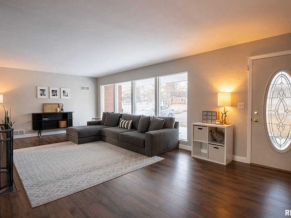 4th image of 214 W Glen Ave