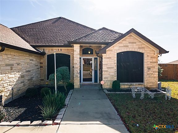 3rd image of 1420 Gomer Ln