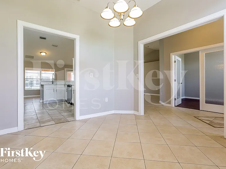 3811 Trenton Ln — Photo 5