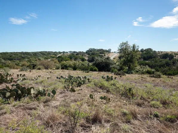 1114 N Cattlemans Crossing Dr, Kerrville, TX 78028