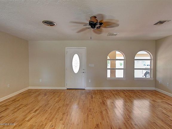 4th image of 797 Banyan Dr