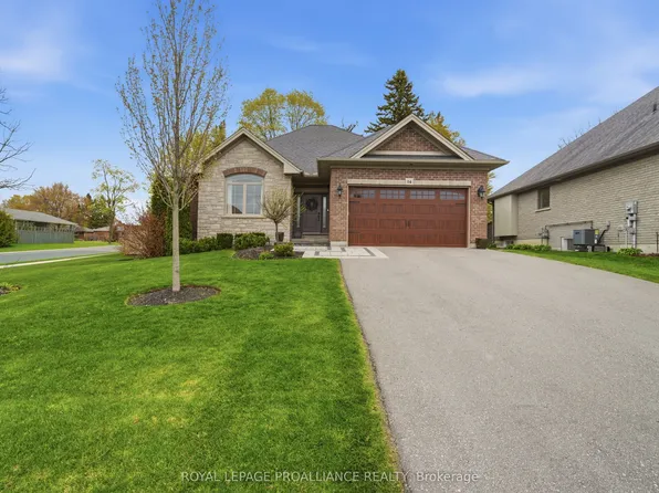 14 Rosslyn Dr, Brighton, ON K0K 1H0