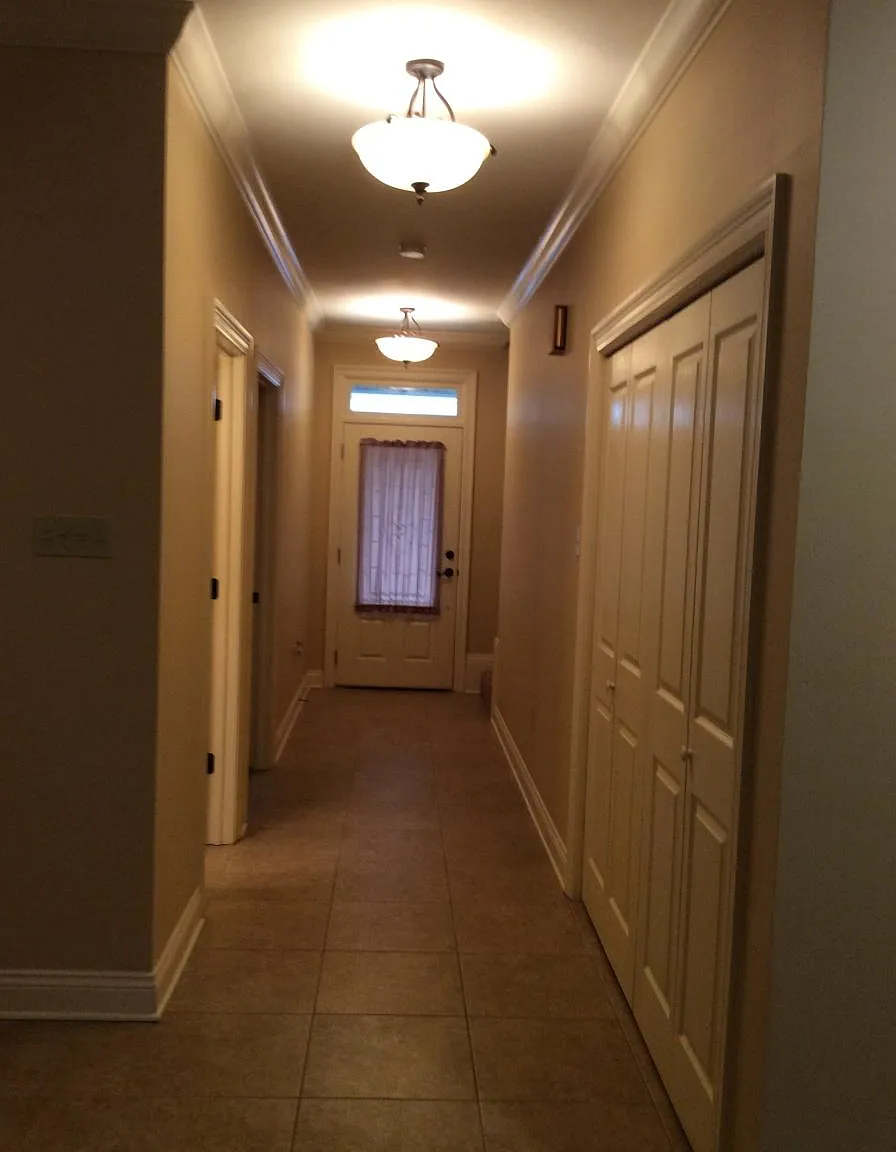 1724 Oakley Street — Photo 3