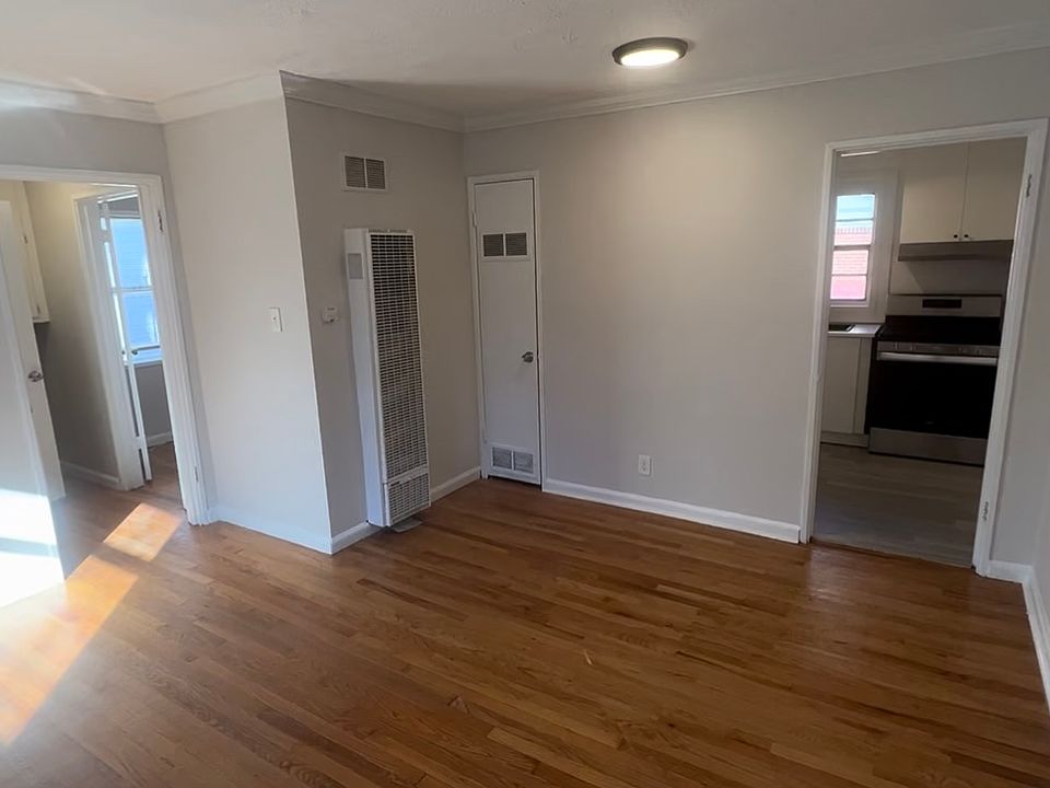 1st image of 821 Barnett St NE APT 3