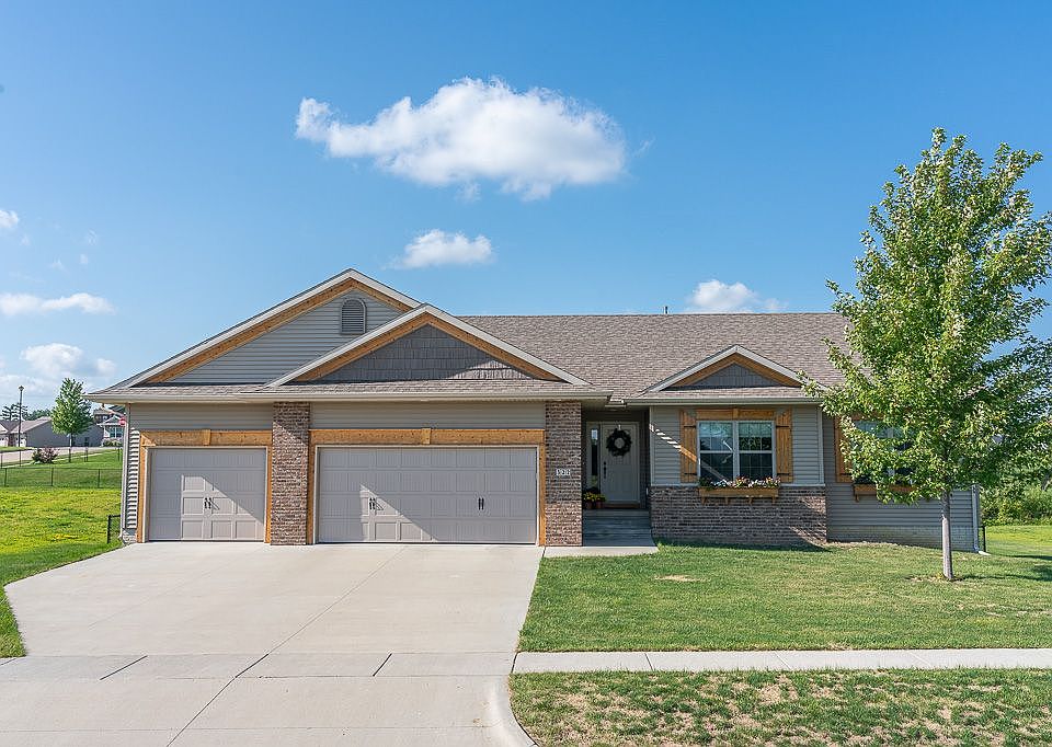 1st image of 322 Rolling Hills Dr