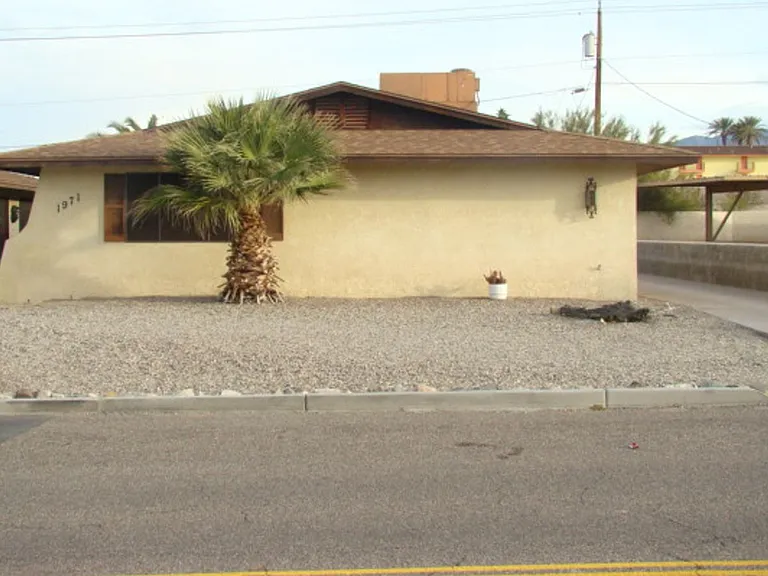 1971 Magnolia Dr — Photo 2