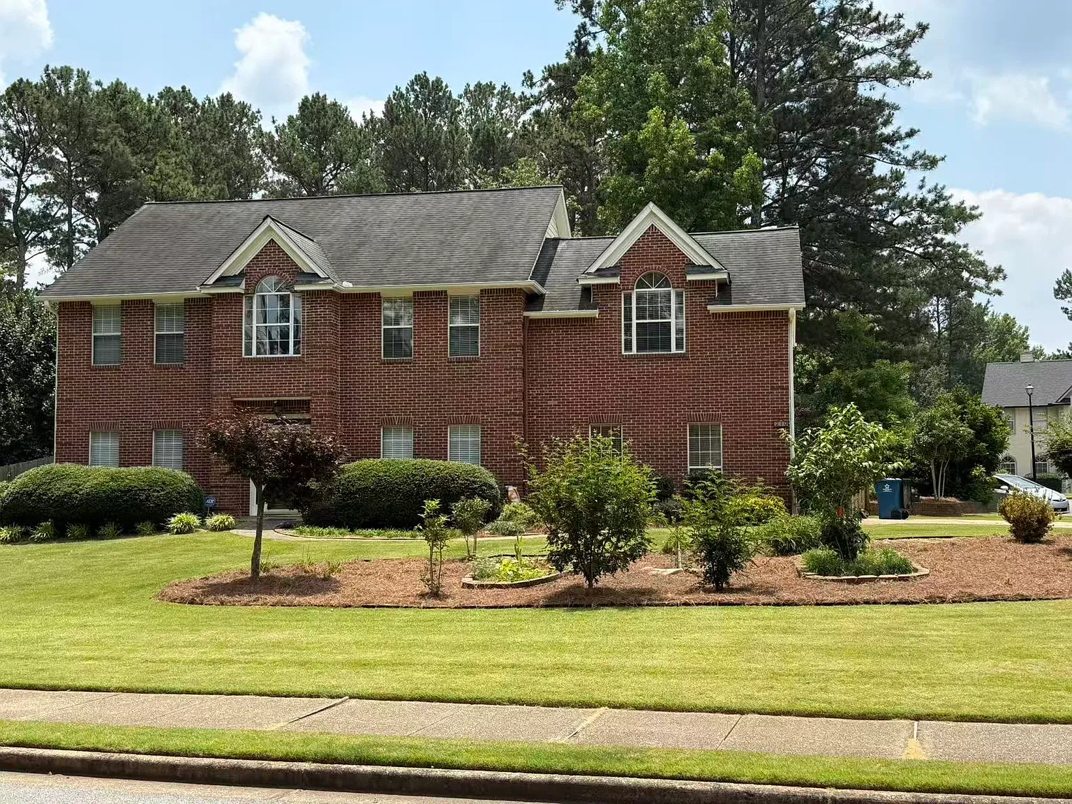 4 bed, 2940 sqft, $3,000 — Photo 2