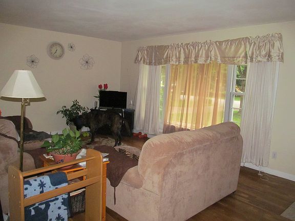 3rd image of 102 Birchwood Ave