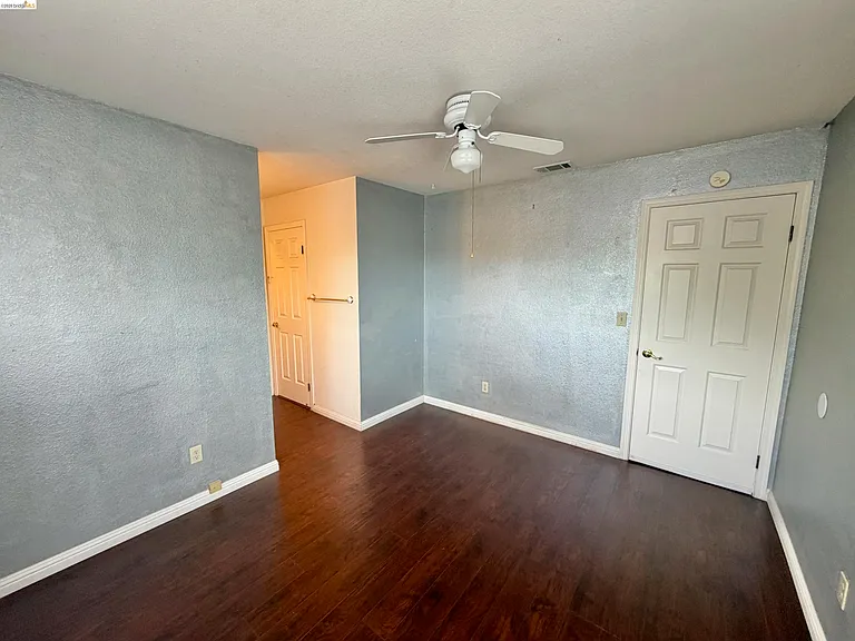 7 Goldmeadow Ct — Photo 24