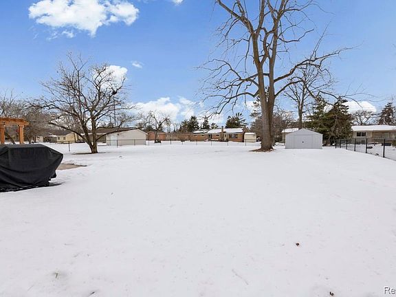 3rd image of 28426 Chatham Rd