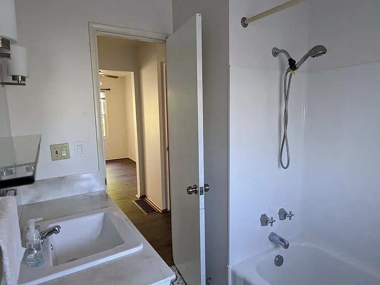 4805 SE Yamhill St — Photo 19