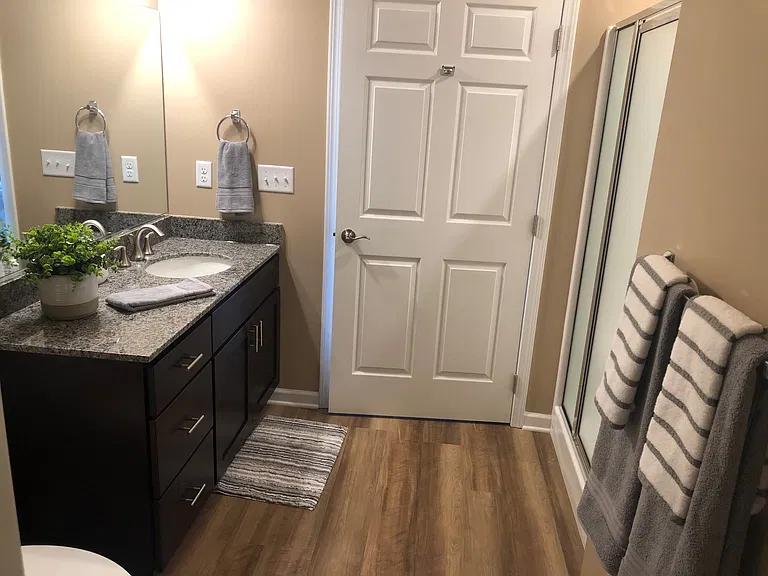 Woodside Villas Apartments — Photo 6