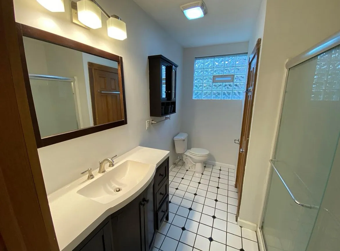 2263 Indianola Ave — Photo 3