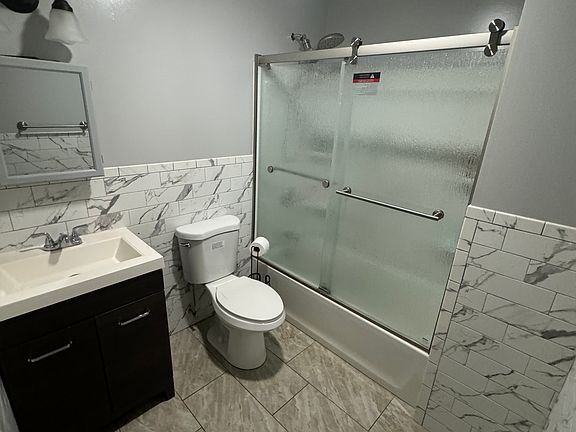 4th image of 242 Howard Ave #1
