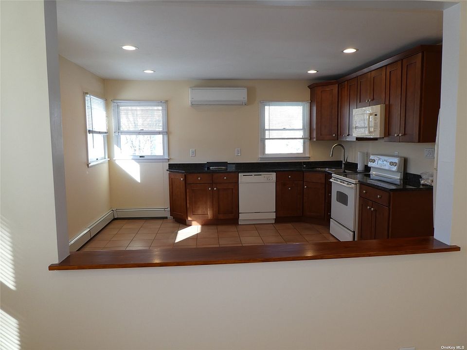 321 Old Country Rd Melville NY Zillow