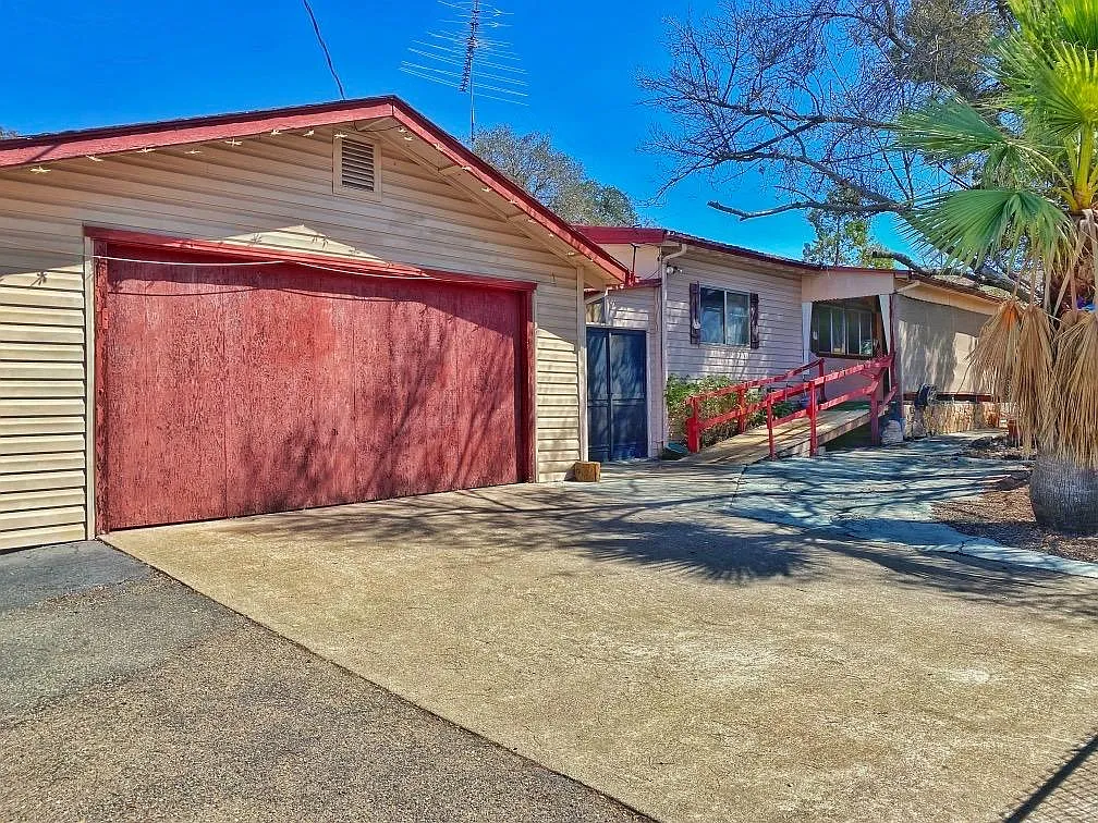 4075 Bartelink Dr photo 1