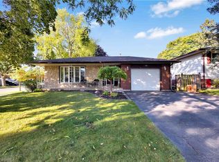 17 Penny Ln, Brantford, ON N3R 5Y5