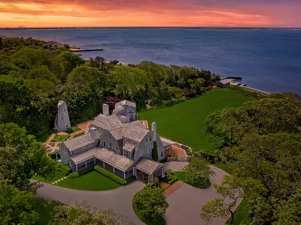 74 Cedar Ln W, Remsenburg, NY 11960