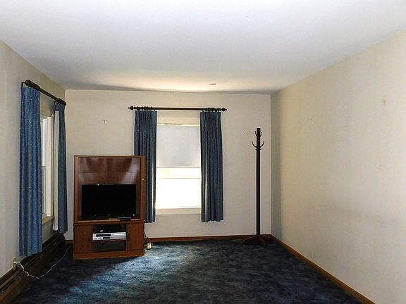 4th image of 405 N Washington St