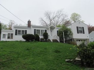 2 Entrance Rd, Milford, CT 06460