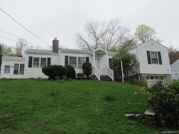 2 Entrance Rd, Milford, CT 06460