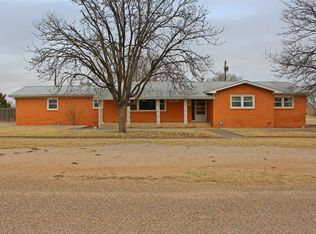 209 8th St, Plains, TX 79355