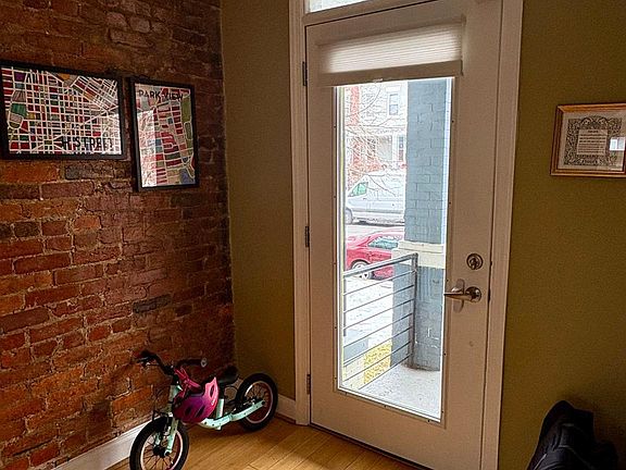 4th image of 1011 8th St NE