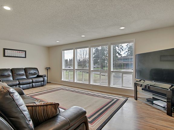 5th image of 11925 43rd St E