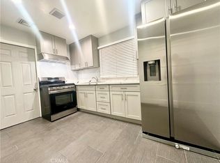 15746 1/2 Magnolia Blvd, Encino, CA 91436