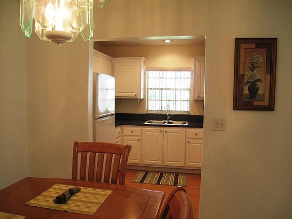 Dining area (2)