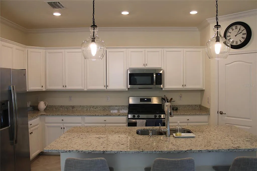 3 bed, 3.0 bath, 1836 sqft, $3,595 — Photo 2