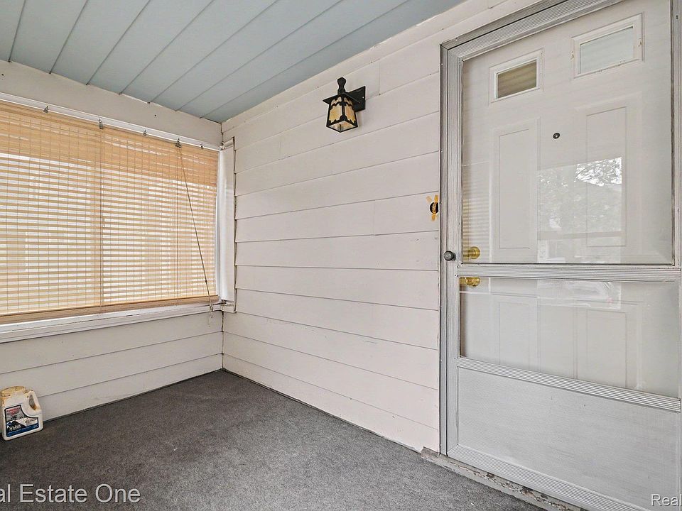 575 Albany St, photo 4