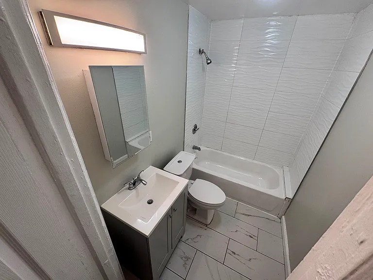 74 Baldwin Ave #1R — Photo 2