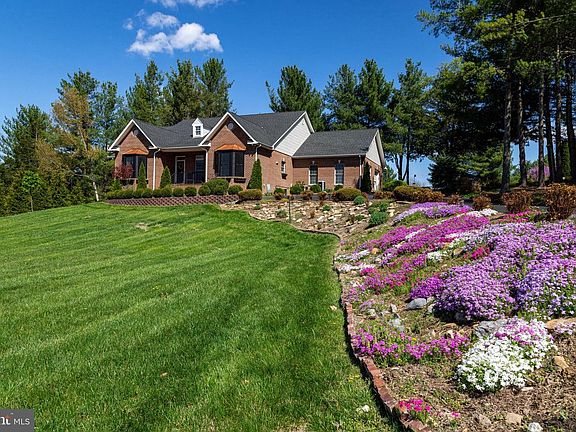 2nd image of 40 Birdsong Ln