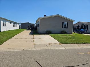 1936 Salem Ct, Hartland, MI