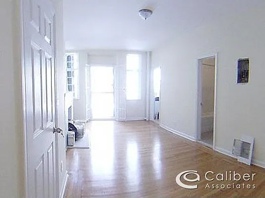 Rented by Bond New York | media 19