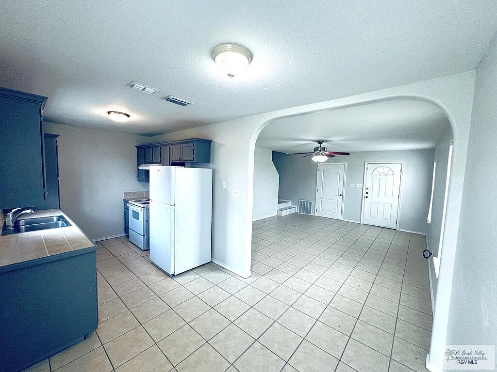 2 bed, 2.0 bath, 1086 sqft, $1,275 — Photo 4