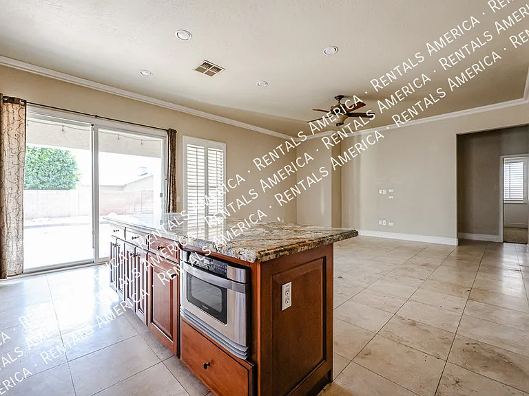 2211 W Olive Way — Photo 11