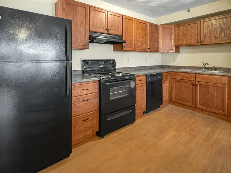 602 W Seneca St — Photo 3