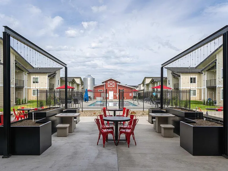 Bluegrass Farms Apartments — Photo 44