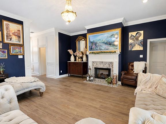 4th image of 126 Kingswood Ave