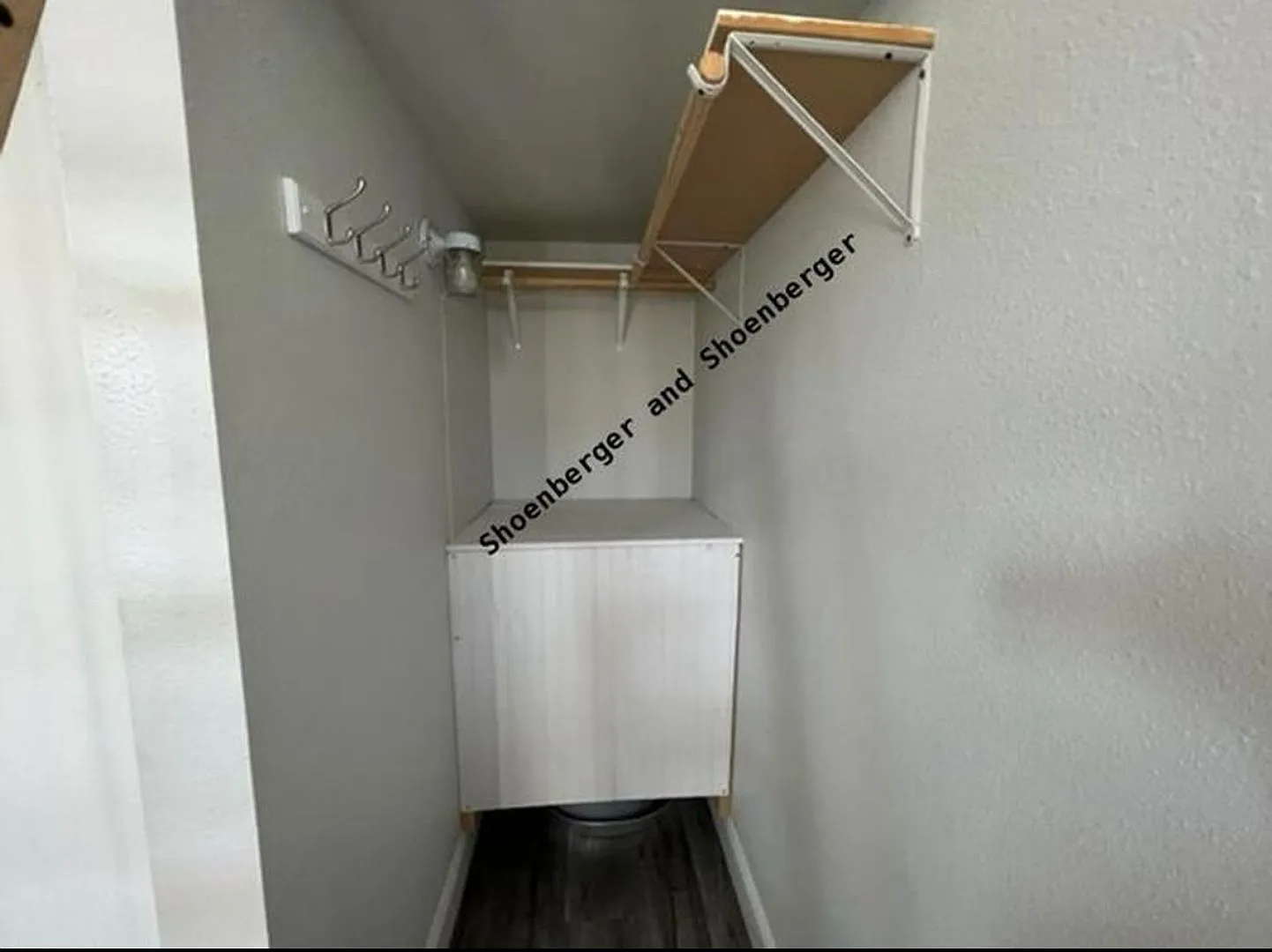 1355 Prater Way #A — Photo 3