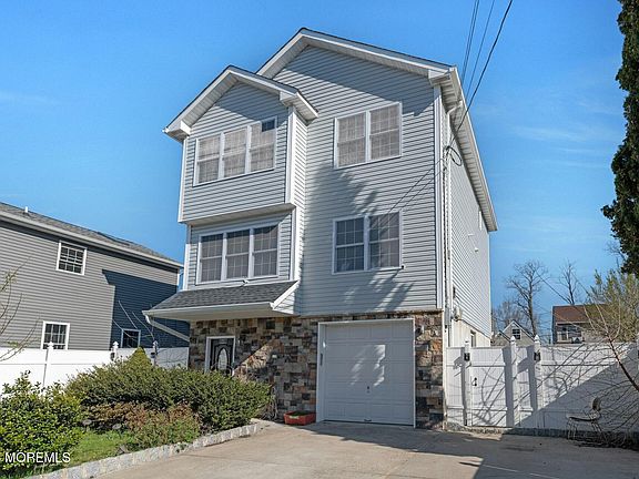 4th image of 133 7th Street